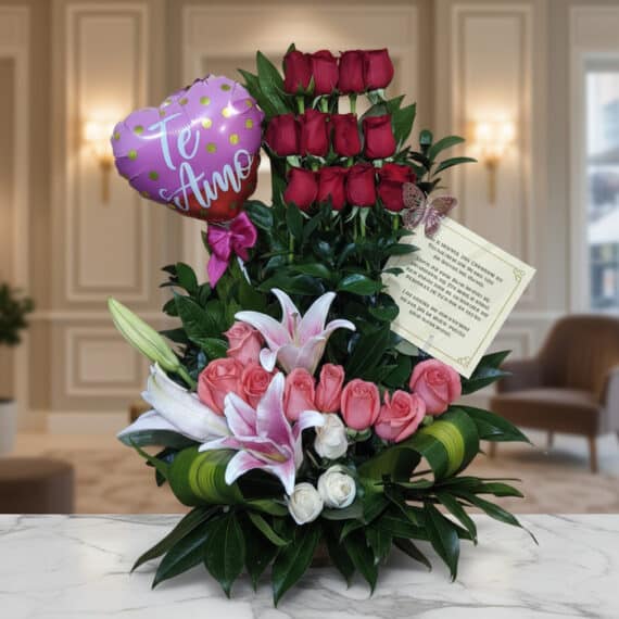 Arreglo Floral Exótico Primaveral: Lirios, Rosas y Globo ‘Te Amo’ Arreglo floral exótico primaveral con lirios blancos y rosas rosadas, rosas rojas en la parte superior, globo de corazón 'Te